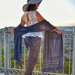 Scialle in lana merinos con frangia nodo caprese - blù mare fashion