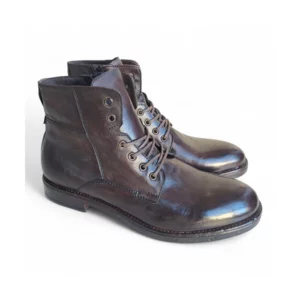 HERREN-STIEFEL MIT SCHNÜRSENKEL UND INNENREISSVERSCHLUSS AUS HANDGEPOLSTERTEM LEDER MIT GUMMI-SOHLE