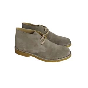 Bottines homme modèle Clark en daim taupe et semelle para