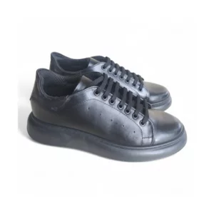 Sneakers uomo allacciate in pelle bianca o nera con fondo gomma cucito