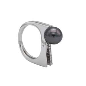Bague en or avec perle de Tahiti noire et diamants
