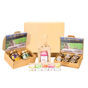 Maxi-Geschenk enthält 4 Geschenkbox-Ideen mit Spargelcreme, 190 g und Kürbis in Öl, 340 g; Jutebeutel mit Kiwimarmelade, 220g; Chili-Creme-Box-Set, 6x40g; Boxset c