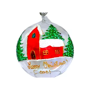 Boule de Noël en verre transparent décorée d'une maison enneigée rouge