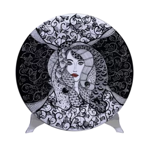 Assiette ronde vague 45cm, modèle Medusa en noir et blanc