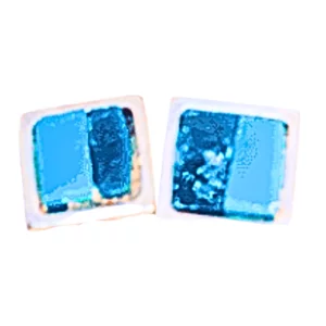 Orecchini quadrati in ottone argentato con mosaico in smalti veneziani e oro, 1,5x1,5cm