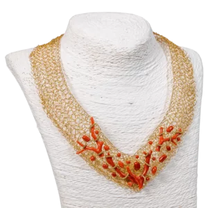 Halskette mit Korallenspitze