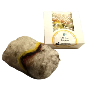 "Dolce Sasso", savon au calendula recouvert de feutre de laine vierge pour exfolier.