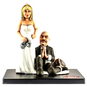 Statuina 3D interamente personalizzata  in resina dipinta a mano, sposi con catene, 27cm