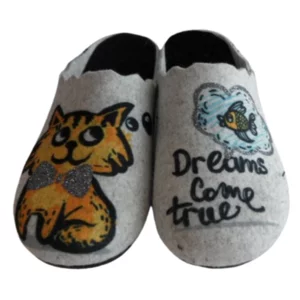 Damen-Slipper aus grauem Filz mit glitzerndem „Dreams Come True“-Katzen- und Fischprint